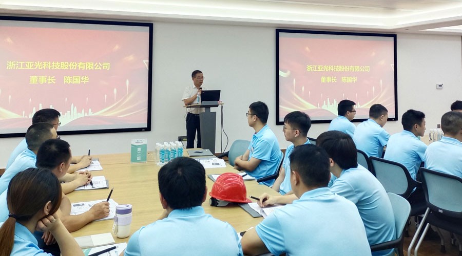 拉斯维加斯游戏股份董事长陈国华在开班仪式上发表讲话